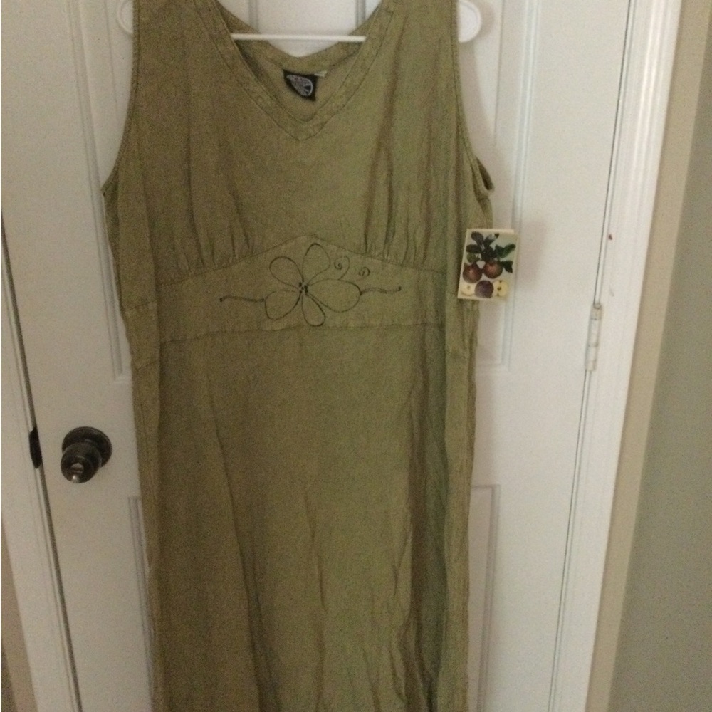 Simple, pretty dress. New with tags.